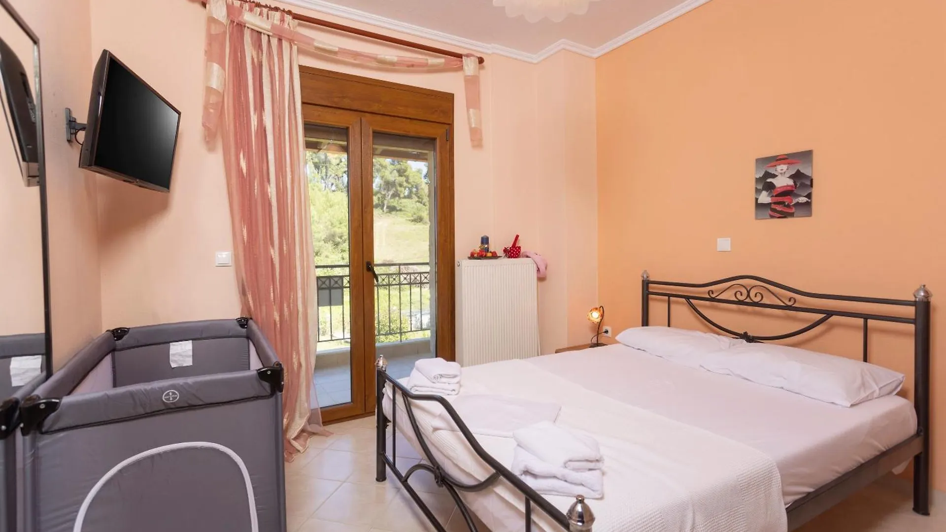 The Emerald Garden Maisonette Siviri 0*,