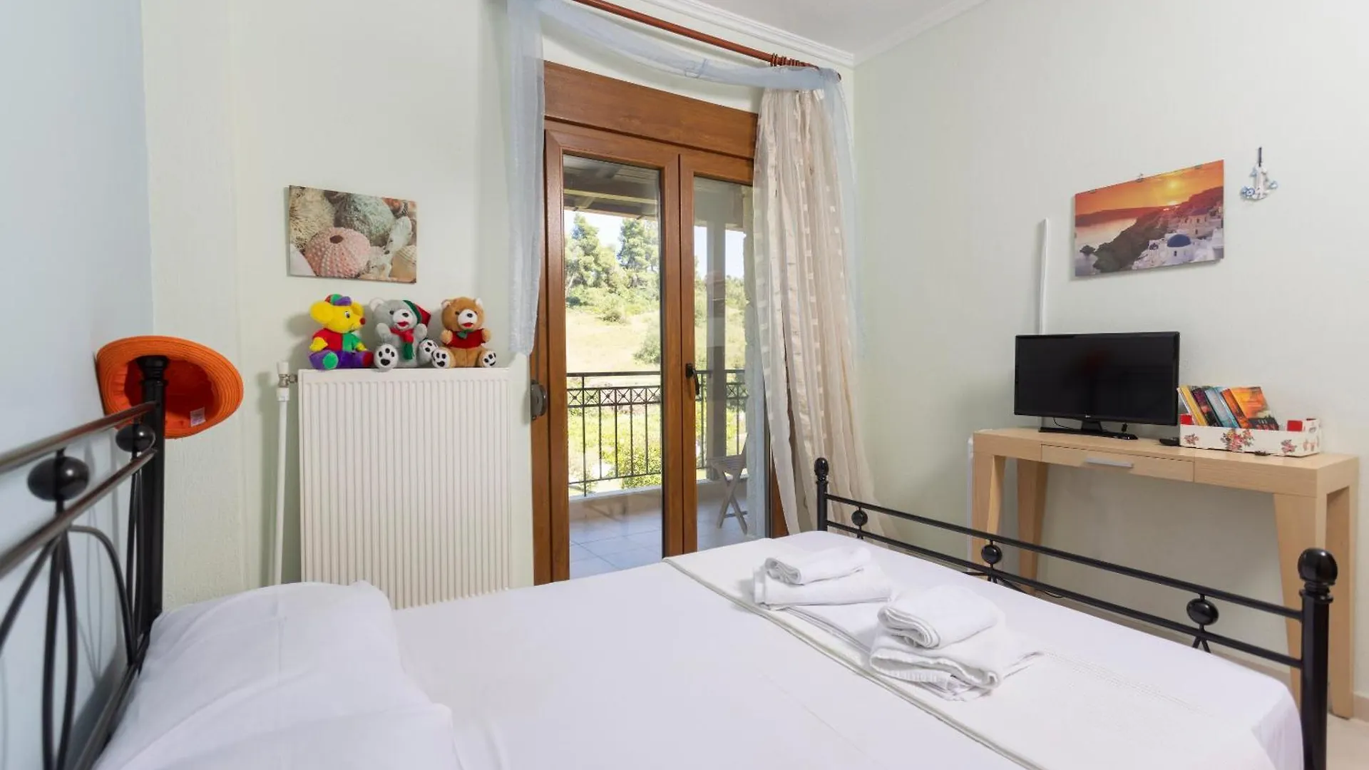 The Emerald Garden Maisonette Siviri